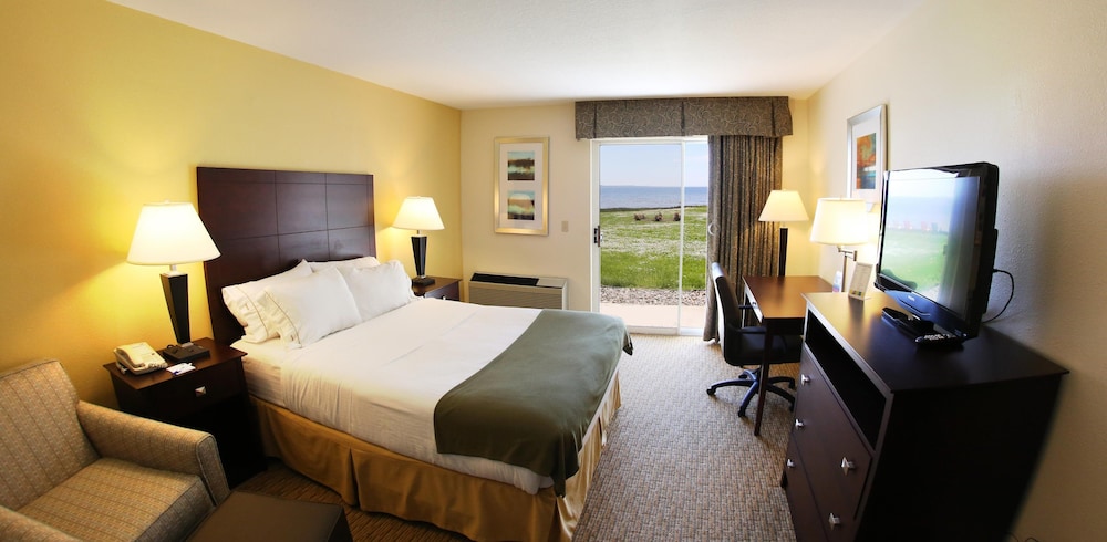 Holiday Inn Express St. Ignace Lake Front an IHG Hotel - photo 5