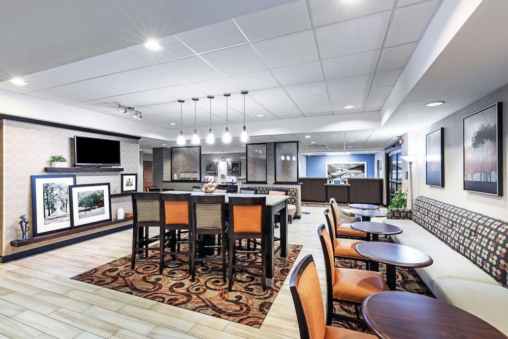 Hampton Inn Aiken - photo 18