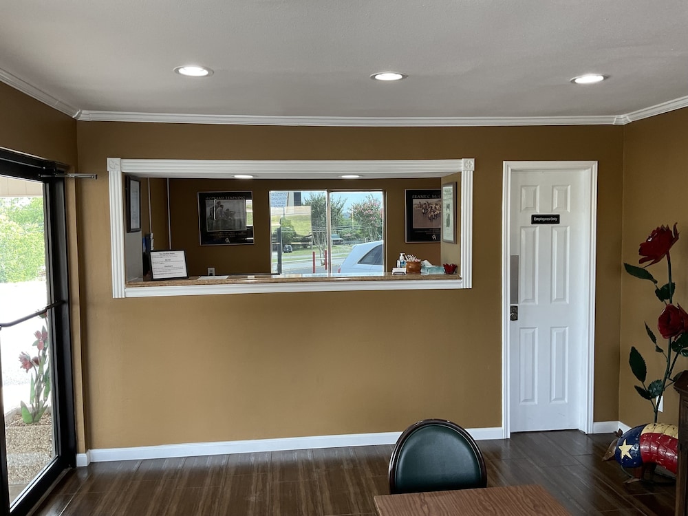 Glen Rose Inn and Suites - photo 12