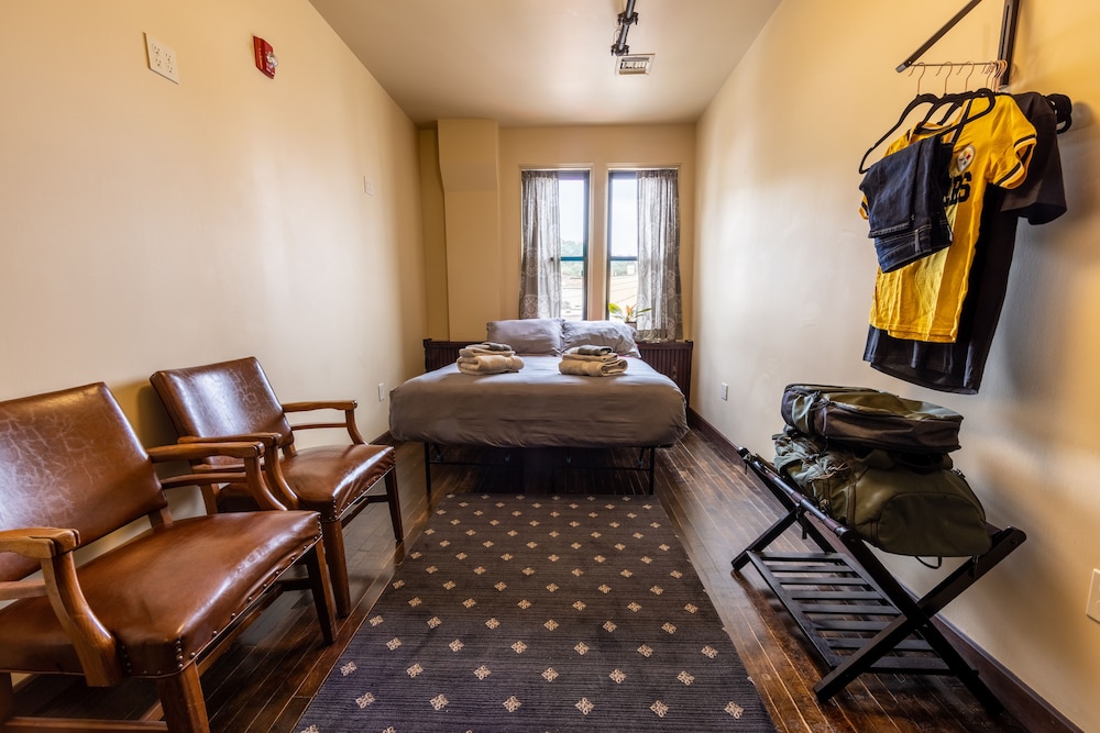Traveler's Rest Hotel - photo 20