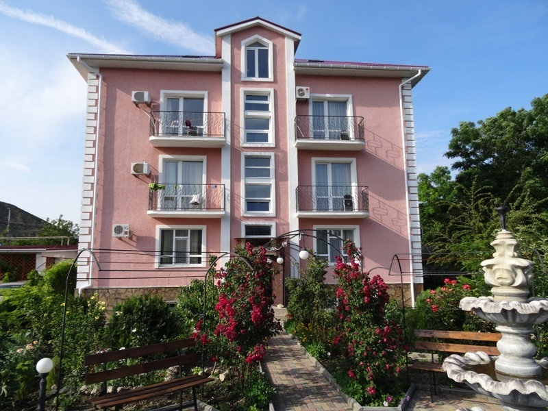 Rozovy Domik — hotel in Koktebel