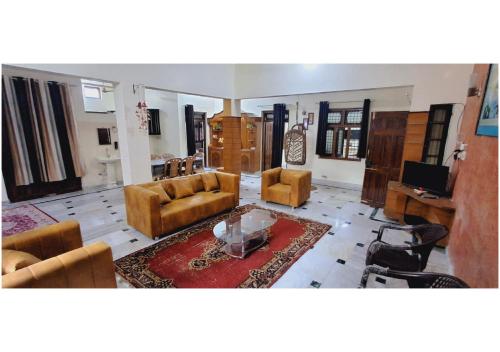 Sharan Homestay — 5-Star Luxury Hotel in Ajodhya, India