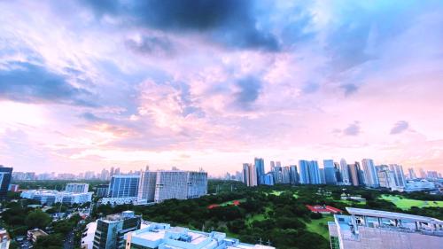 Luxury Apartment with PA Skyline View & Top Amenities — 4-Star Luxury Hotel in Manila, Philippines
