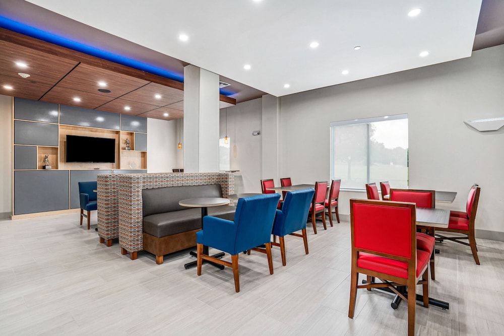 Holiday Inn Express Suites Van Buren Ft Smith Area by IHG - photo 67
