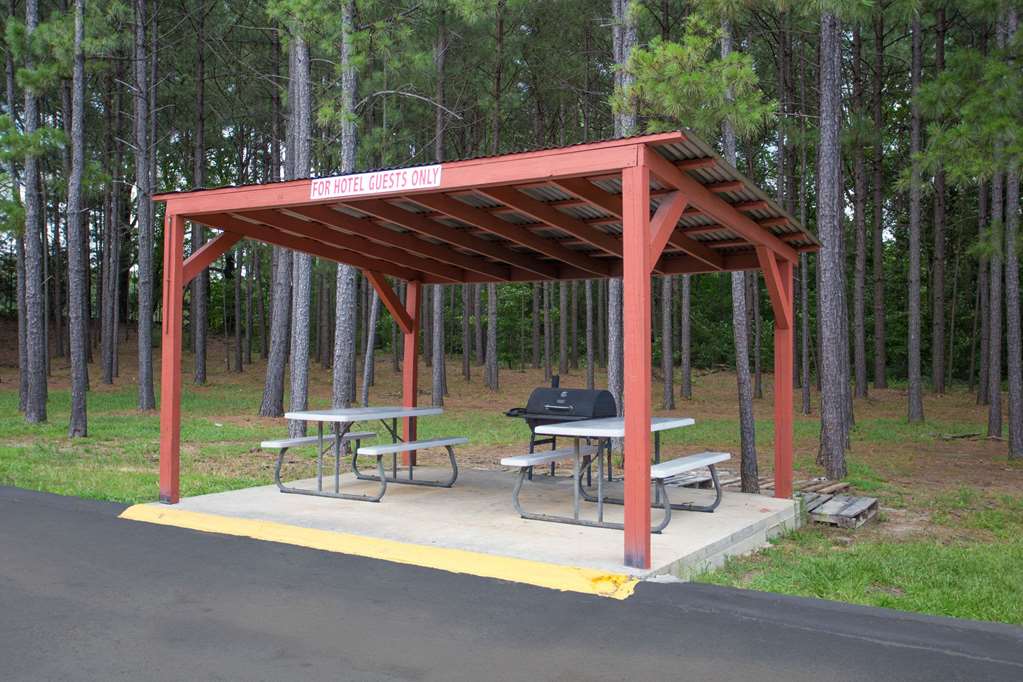 Super 8 by Wyndham Monticello AR in Monticello, United States