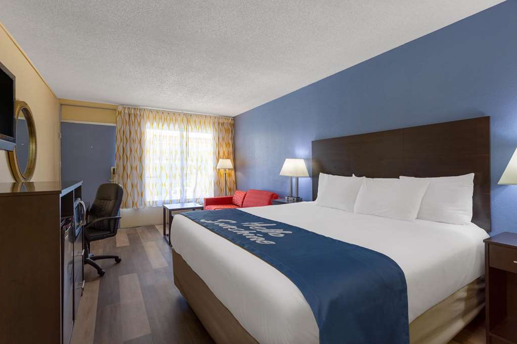 Days Inn by Wyndham Greensboro Airport - photo 21