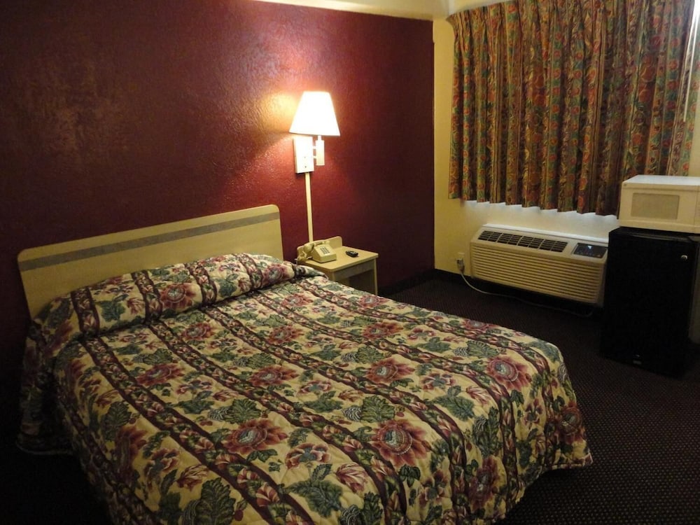 Americas Best Value Inn Battle Creek - photo 12