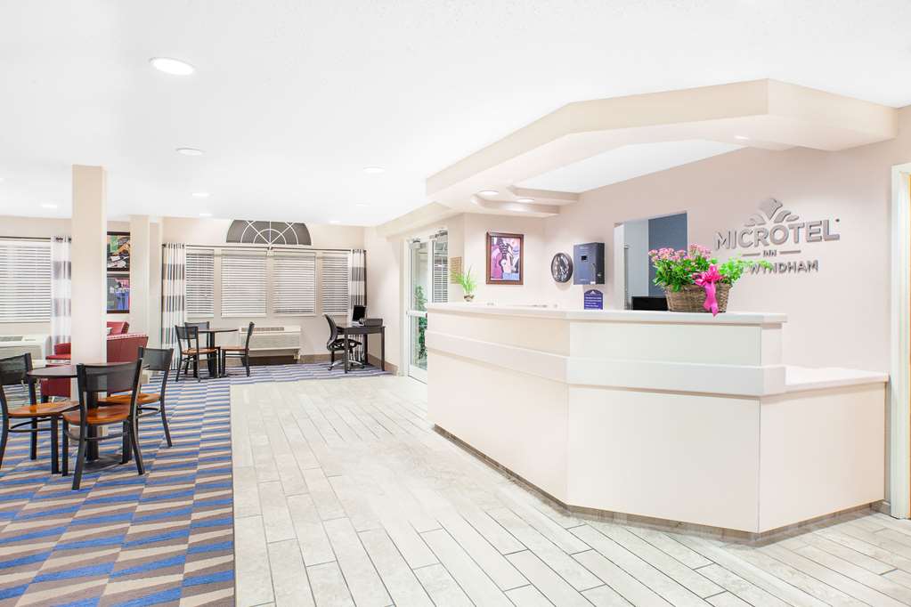 Microtel Inn & Suites By Wyndham Clear Lake - photo 2