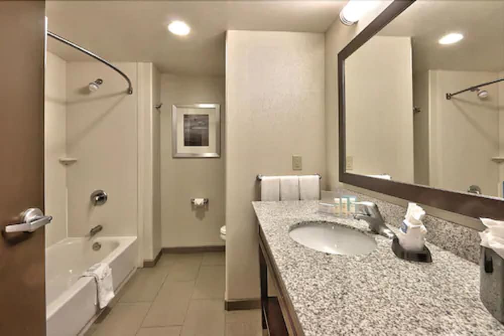 Hampton Inn & Suites Albuquerque North I 25 - photo 13