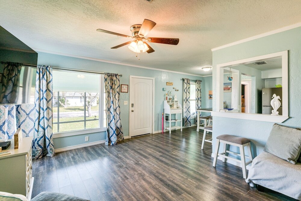 Aransas Pass Home w Fire Pit: 2 Mi to Redfish Bay - photo 4