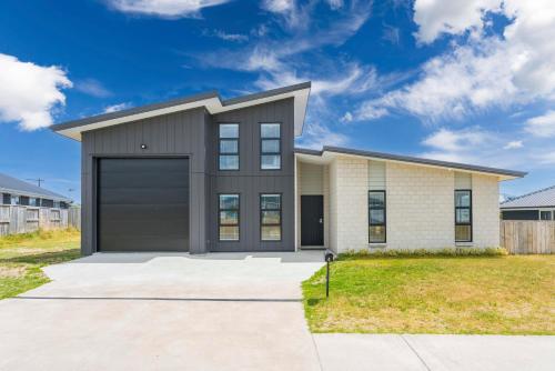 Puna Rise Taupo Holiday Home — 4-Star Luxury Hotel in Taupo, New Zealand