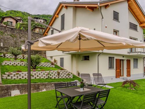Apartment Syria by Interhome — 4-Star Luxury Hotel in Domaso, Italy