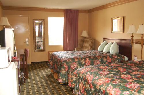 Executive Inn and Suites Springdale - photo 38