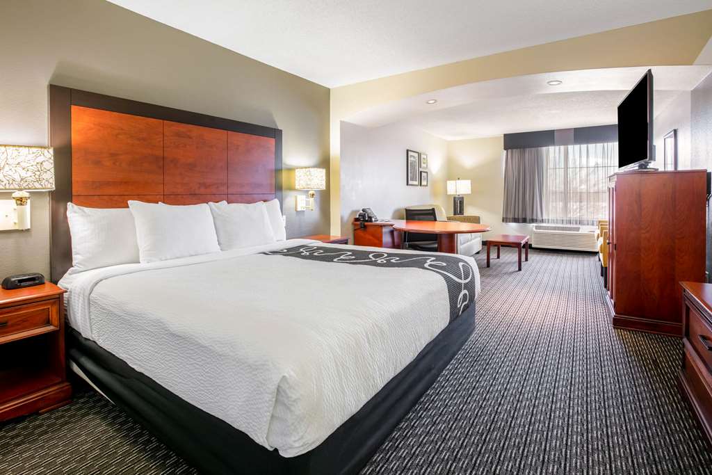 La Quinta Inn & Suites by Wyndham DFW Airport South Irving - featured photo