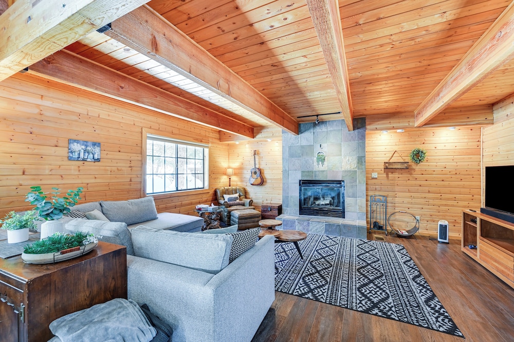 A frame Munds Park Retreat: 35 Miles to Snowbowl — hotel in Big Park
