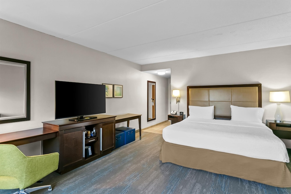 Hampton Inn & Suites Baltimore Woodlawn - photo 16