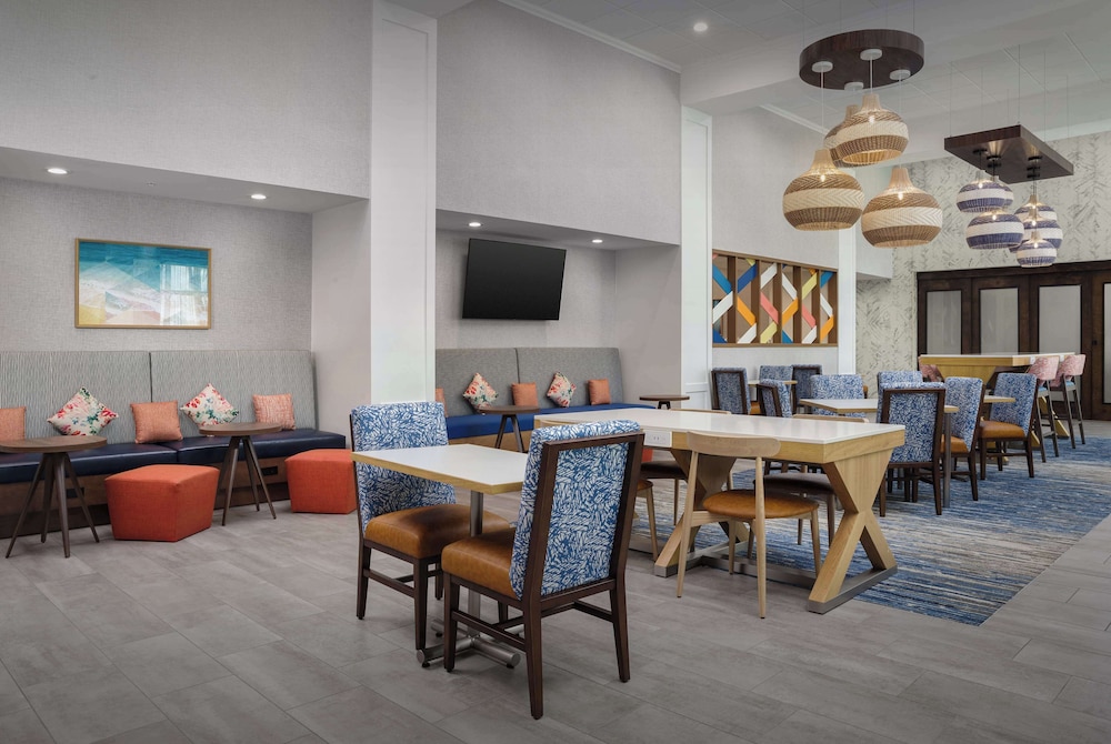 Hampton Inn and Suites by Hilton Naples South - photo 37