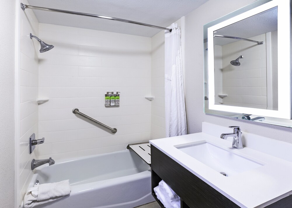 Holiday Inn Express New Orleans East by IHG - photo 18