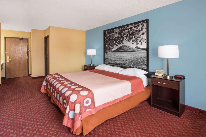 Super 8 by Wyndham Troy IL St. Louis Area - photo 11