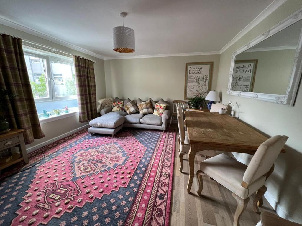 Holyrood Duplex 3 Bedroom Apartment — 4-Star Luxury Hotel in Edinburgh, United Kingdom