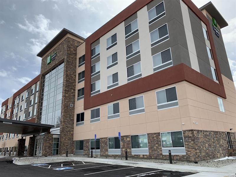 Holiday Inn Express & Suites Denver Aurora Medical Campus - photo 132