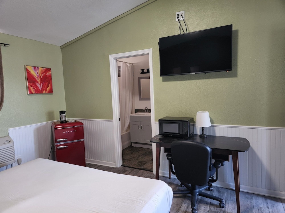 Europa Inn & Suites - photo 13