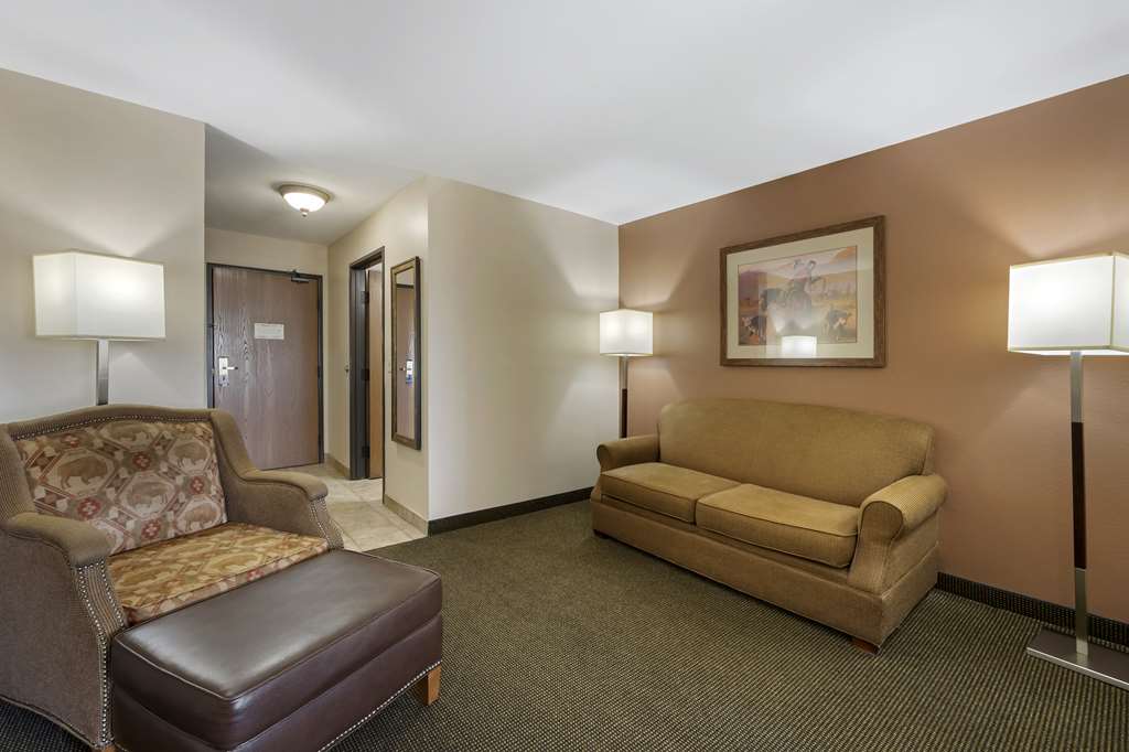 Best Western Plus Country Inn & Suites - photo 24