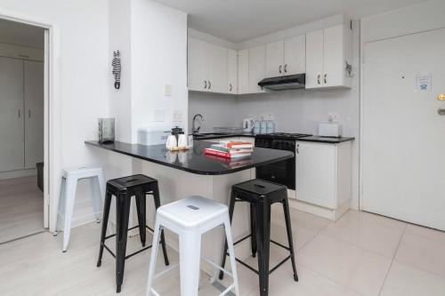Apartment in Seapoint Pool and free parking.