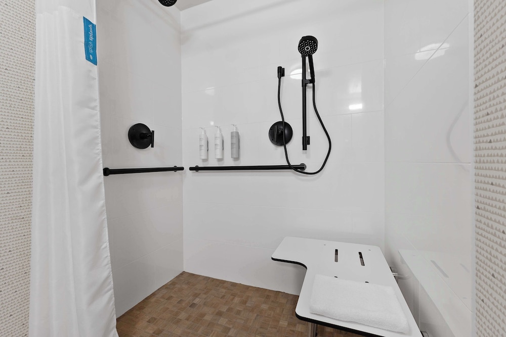 Hampton Inn & Suites Lake George - photo 56
