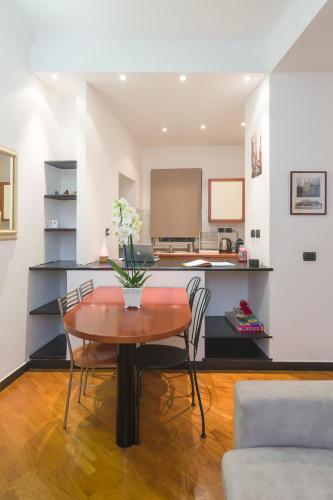 Old Port Apartment 4 Beds — 4-Star Luxury Hotel in Genoa, Italy