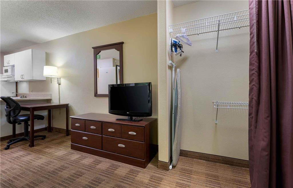 Extended Stay America Suites Indianapolis Castleton - photo 10