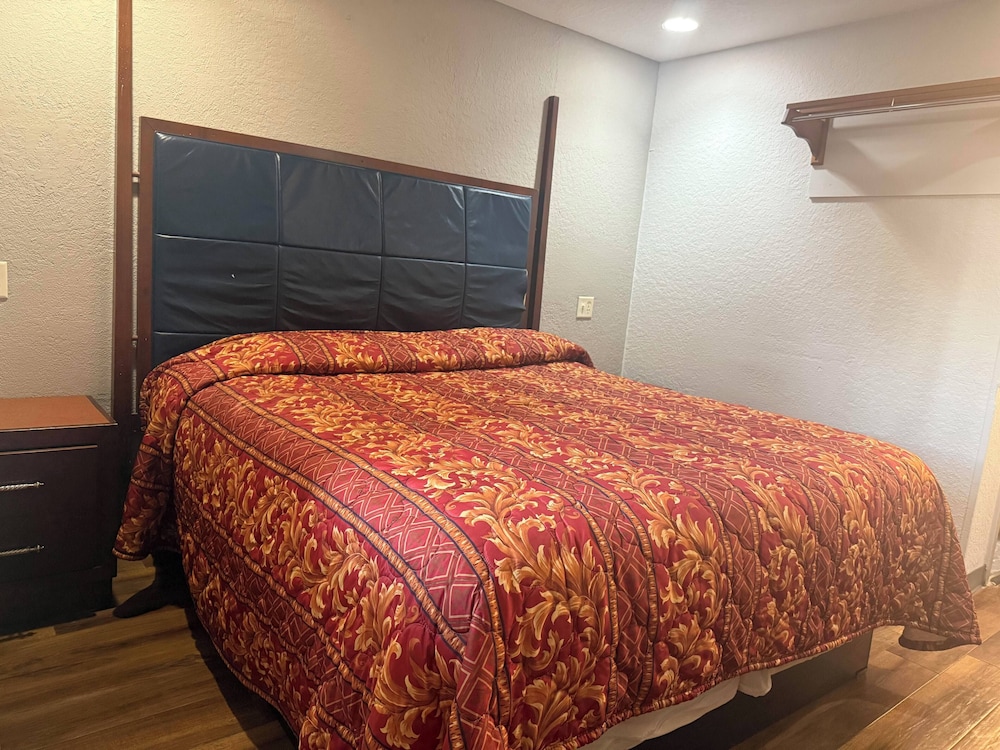 Economy Lodge by Hotel O Texas City - photo 7