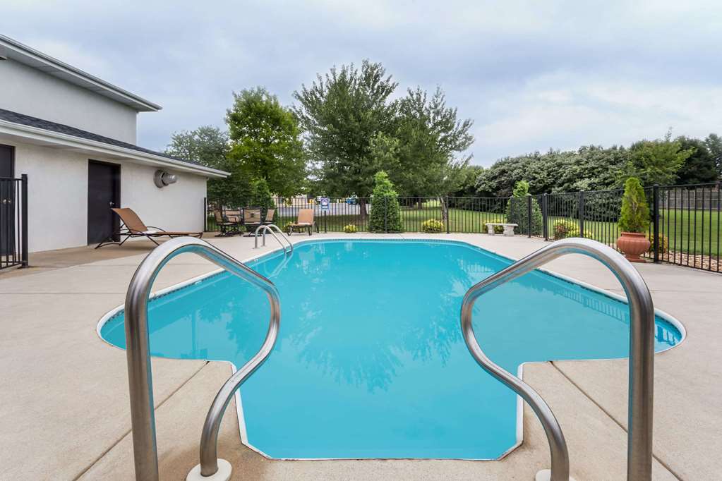Days Inn by Wyndham Battlefield Rd Hwy 65 - photo 2