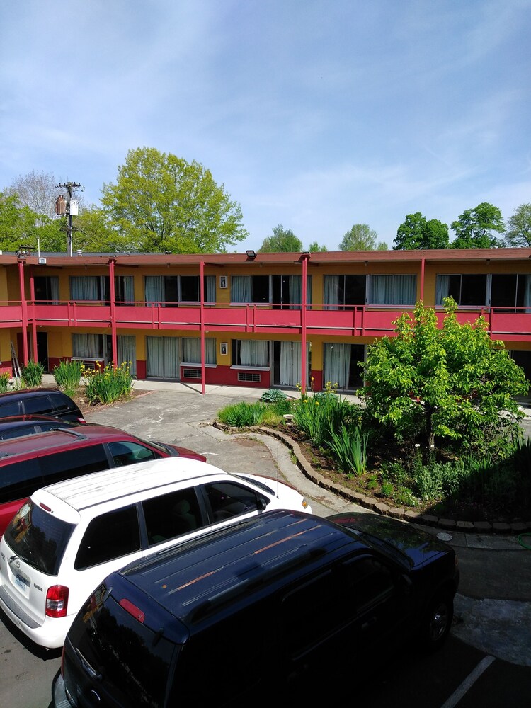 Longview Inn - photo 14