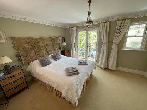 Circus Mews Townhouse:2 Beds:2 En suite Baths:Parking:City Centre:Quiet Area — 4-Star Luxury Hotel in Bath, United Kingdom