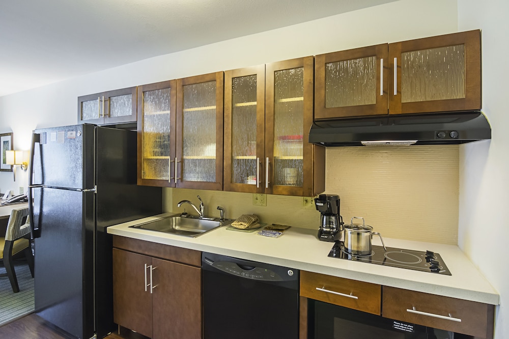 Candlewood Suites Pensacola University Area by IHG - photo 2