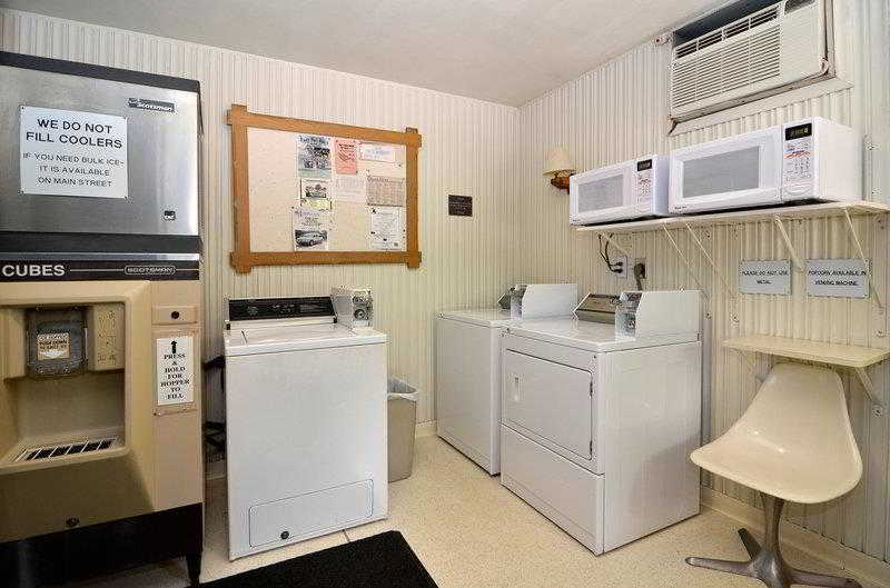 UBar Inn & Suites - photo 11