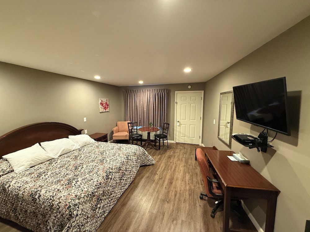 Heidi's Inn - photo 24
