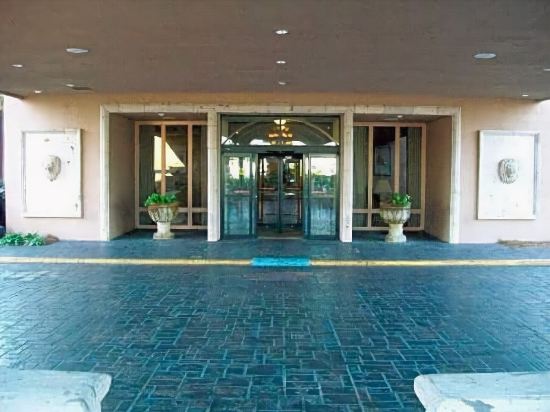 Regency Hotel & Conference Center - photo 7