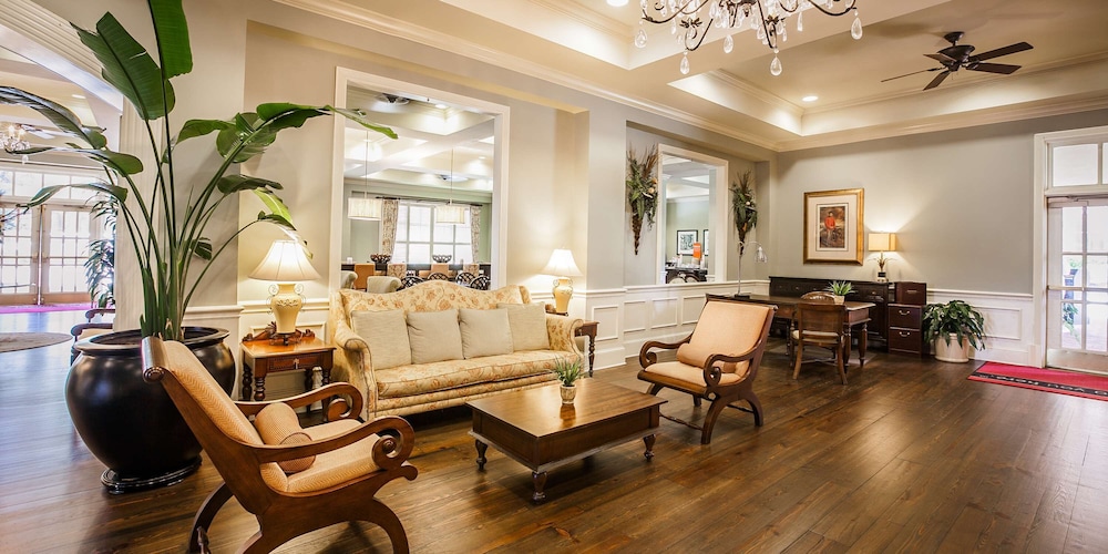 Hampton Inn and Suites Savannah Historic District - photo 12