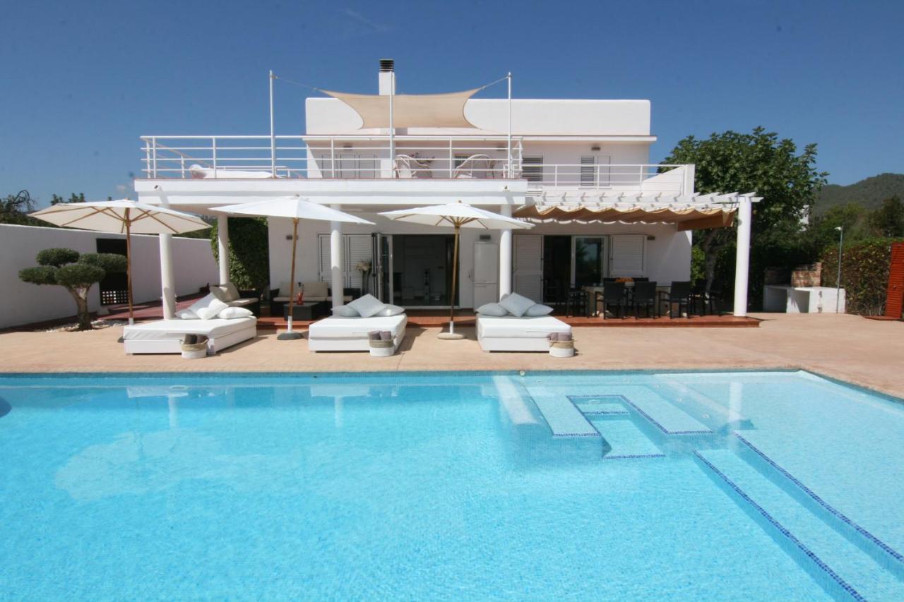 Villa Mara Close Playa den Bossa beach — 4-Star Luxury Hotel in Sant Jordi, Spain
