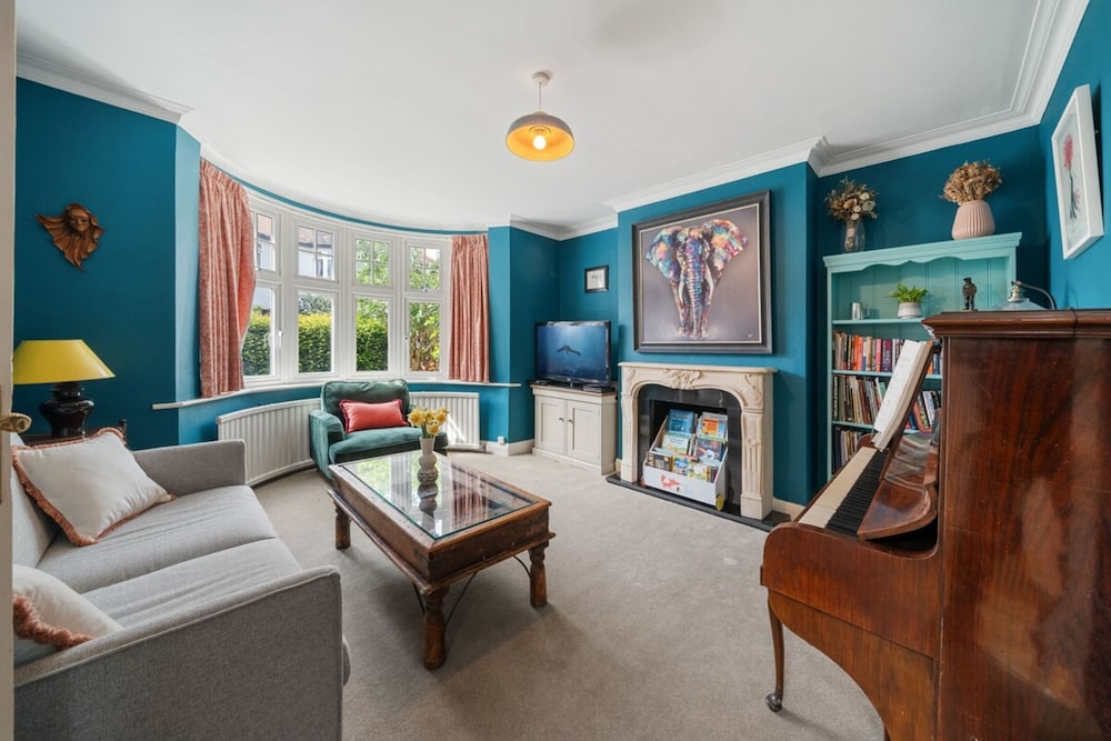 A Delightful 4 bedroom Home With a Private Garden — 4-Star Luxury Hotel in London, United Kingdom