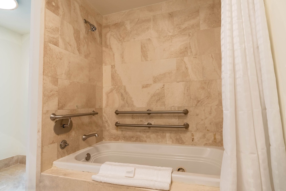 Fontainebleau Miami Beach Private Luxury Suites - photo 386