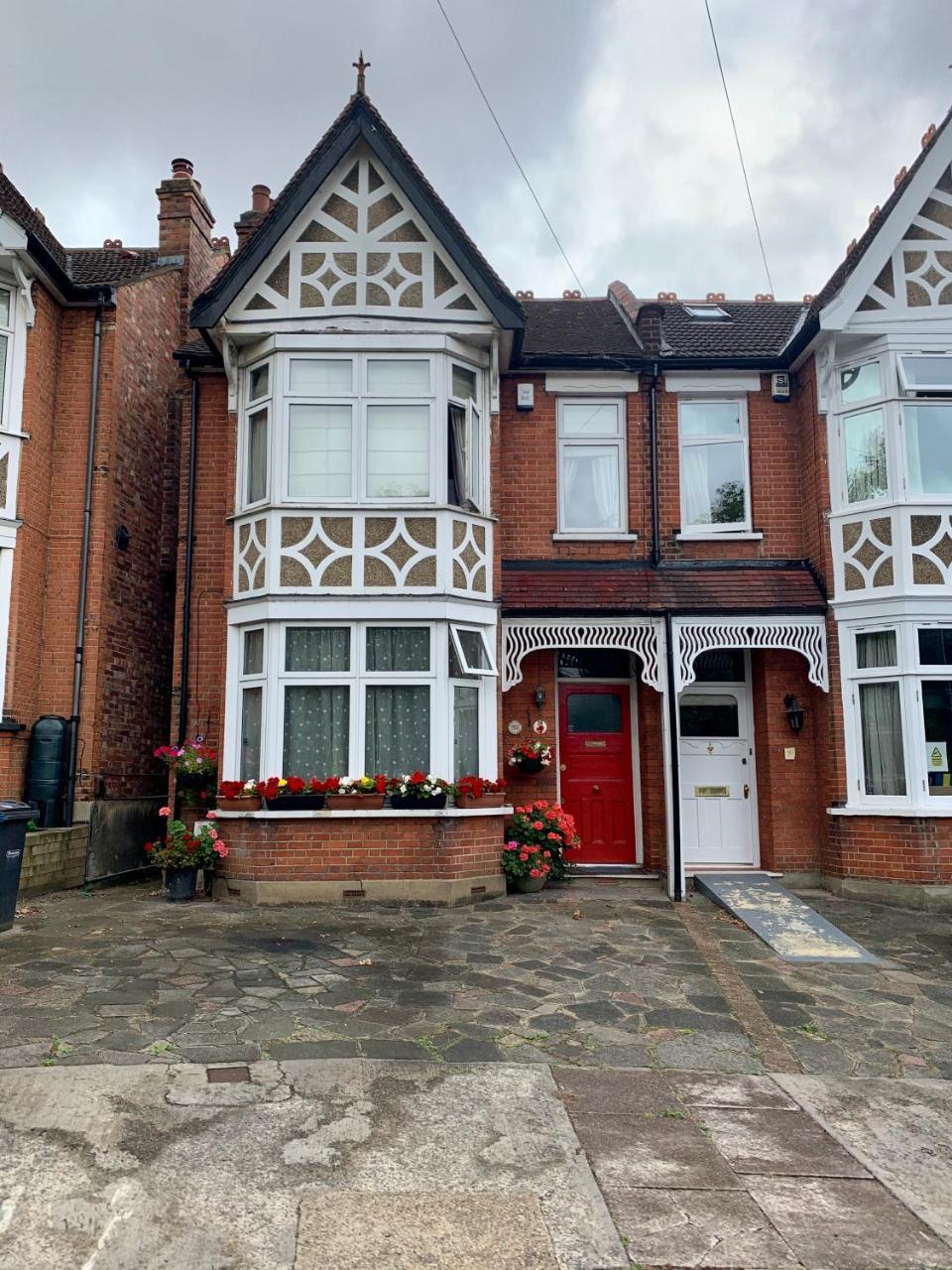 38 Whitehall Road — hotel in Harrow On The Hill