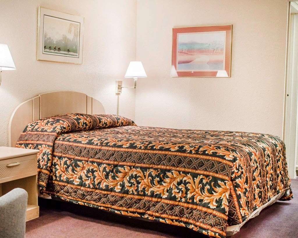 Rodeway Inn Findlay University Area - photo 10