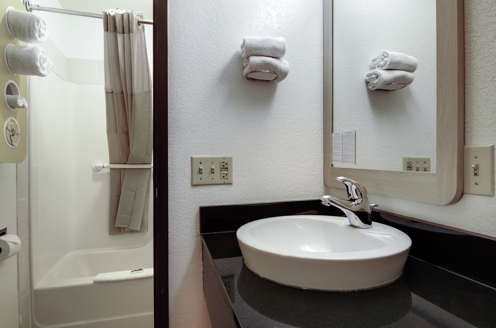 Motel 6 Colby KS - photo 22