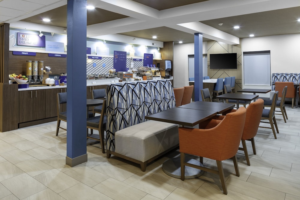 Holiday Inn Express & Suites Kimball by IHG - photo 20