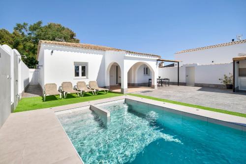 Rchico Piscina climatizada in Chiclana De La Frontera, Spain