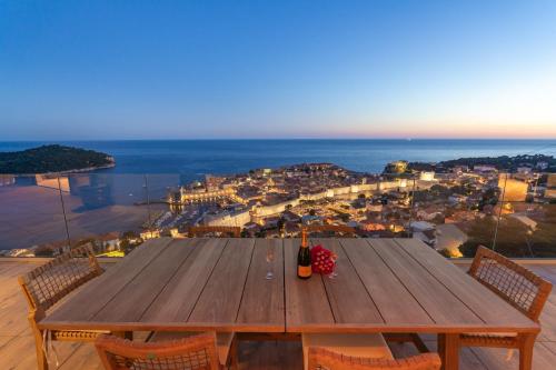 Kings Landing 5 Stars Penthouse