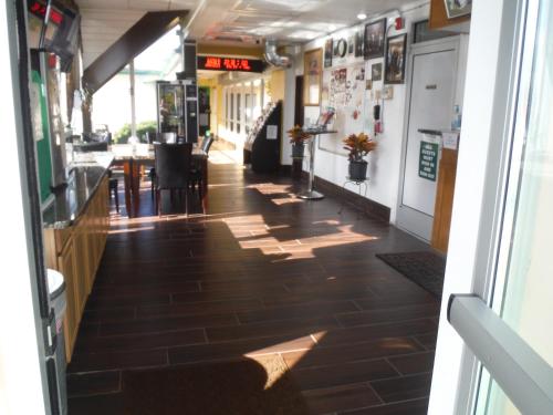 Budgetel Inn & Suites Hotel - photo 33